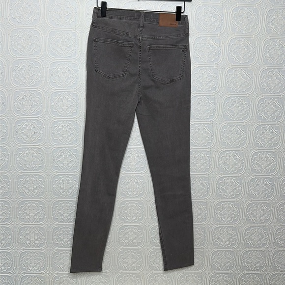 Madewell | Tall 9" High-Rise Skinny Jeans in Dusty Wash, Gray - Picture 7 of 15
